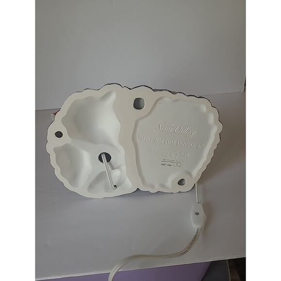 Dept 56 "CHRISTMAS COVE LIGHTHOUSE" #5483-6 1995 retired 2001 - Picture 8 of 13